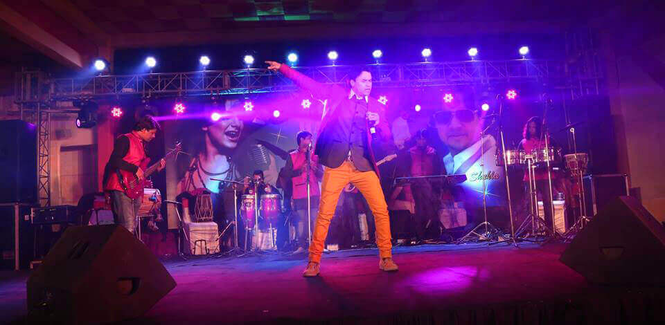 Modern office workspace Delhi