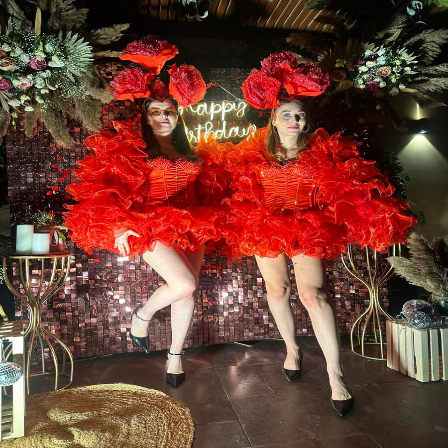 VIP hostess managing luxury event in Delhi