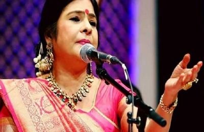 Awadhi Lokgeet folk singer performing