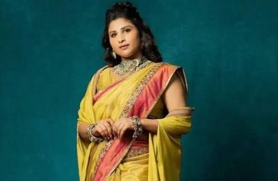 Banjara (Lamani) Lokgeet folk singer performing