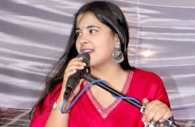 Bhumij Lokgeet folk singer performing