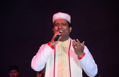 Garhwali Lokgeet folk singer performing