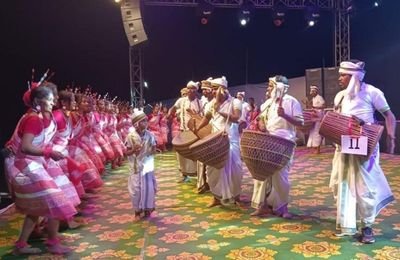 Ho Lokgeet folk singer performing