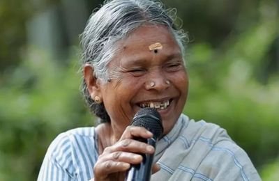 Irula Lokgeet folk singer performing