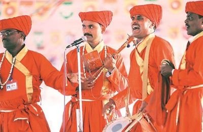 Kaikadi Lokgeet folk singer performing