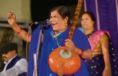 Katkari Lokgeet folk singer performing