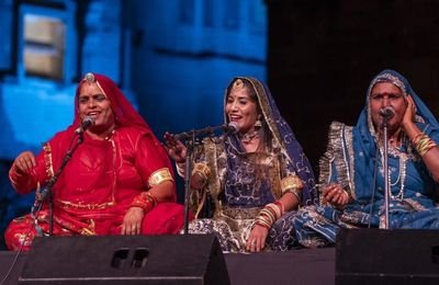 Kharia Lokgeet folk singer performing