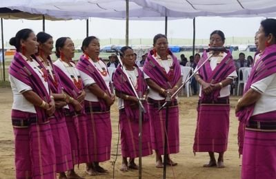 Lotha Lokgeet folk singer performing