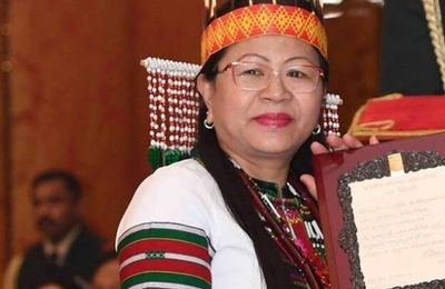 Mizo (Lushai) Lokgeet folk singer performing