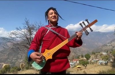 Pangchen (Monpa) Lokgeet folk singer performing