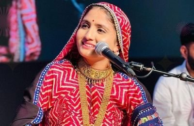 Subiya-Gwadar (Gujarati) Lokgeet folk singer performing