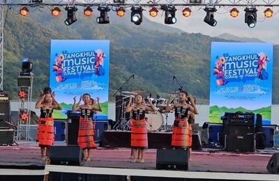 Thangkul Naga (Standard) Lokgeet folk singer performing