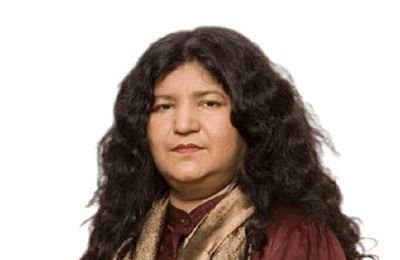Urdu Lokgeet folk singer performing