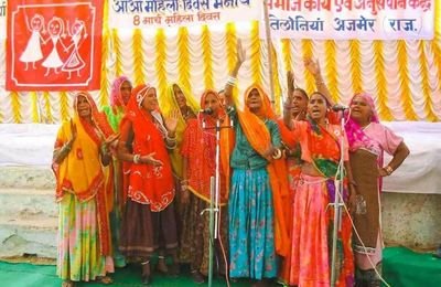 Vagri Lokgeet folk singer performing