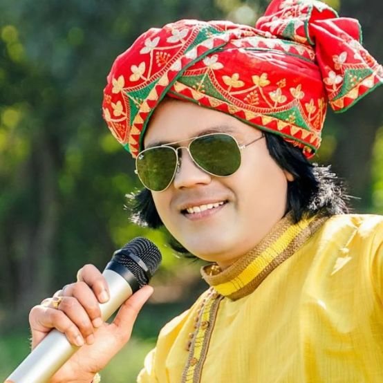 Chhattisgarhi singer performing Bihav geet at a wedding sangeet